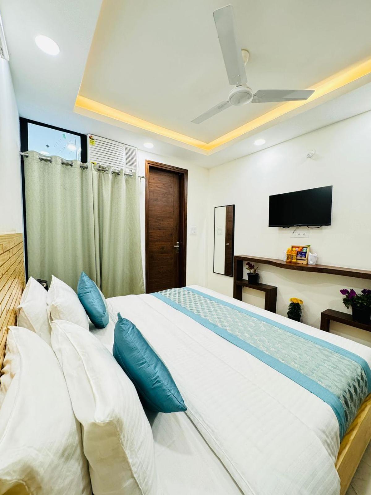 Hotel Ashram View Just 10 Minute Away Form Nizamuddin Railway Station New Delhi Bagian luar foto