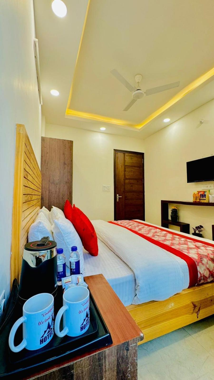 Hotel Ashram View Just 10 Minute Away Form Nizamuddin Railway Station New Delhi Bagian luar foto