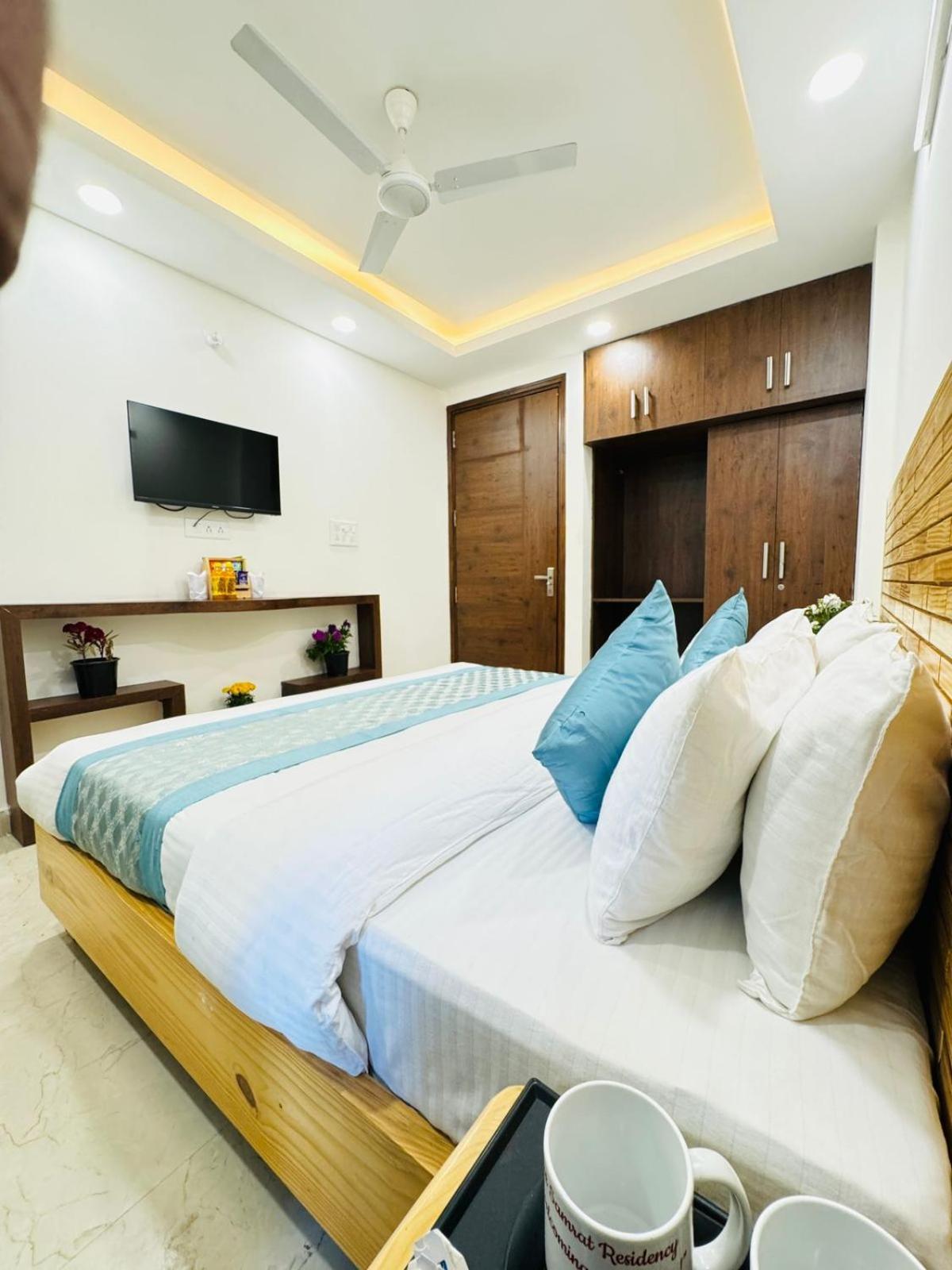 Hotel Ashram View Just 10 Minute Away Form Nizamuddin Railway Station New Delhi Bagian luar foto