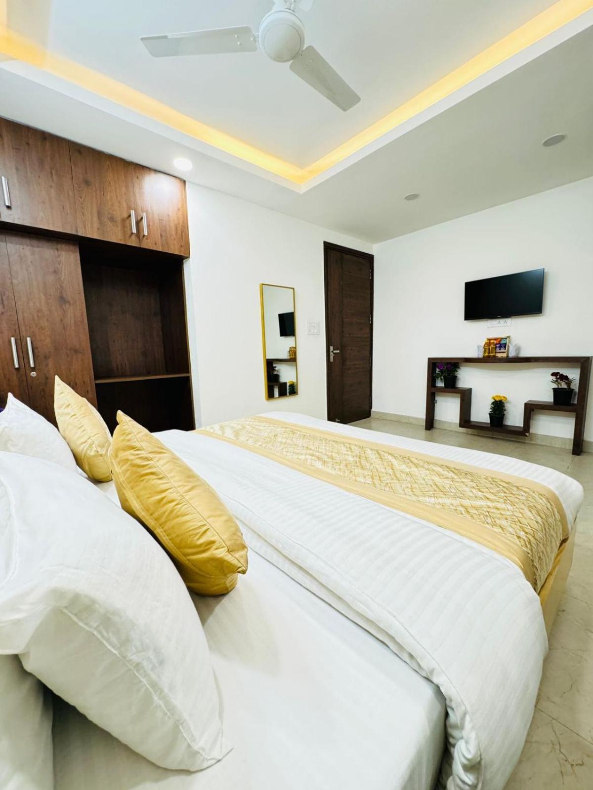 Hotel Ashram View Just 10 Minute Away Form Nizamuddin Railway Station New Delhi Bagian luar foto