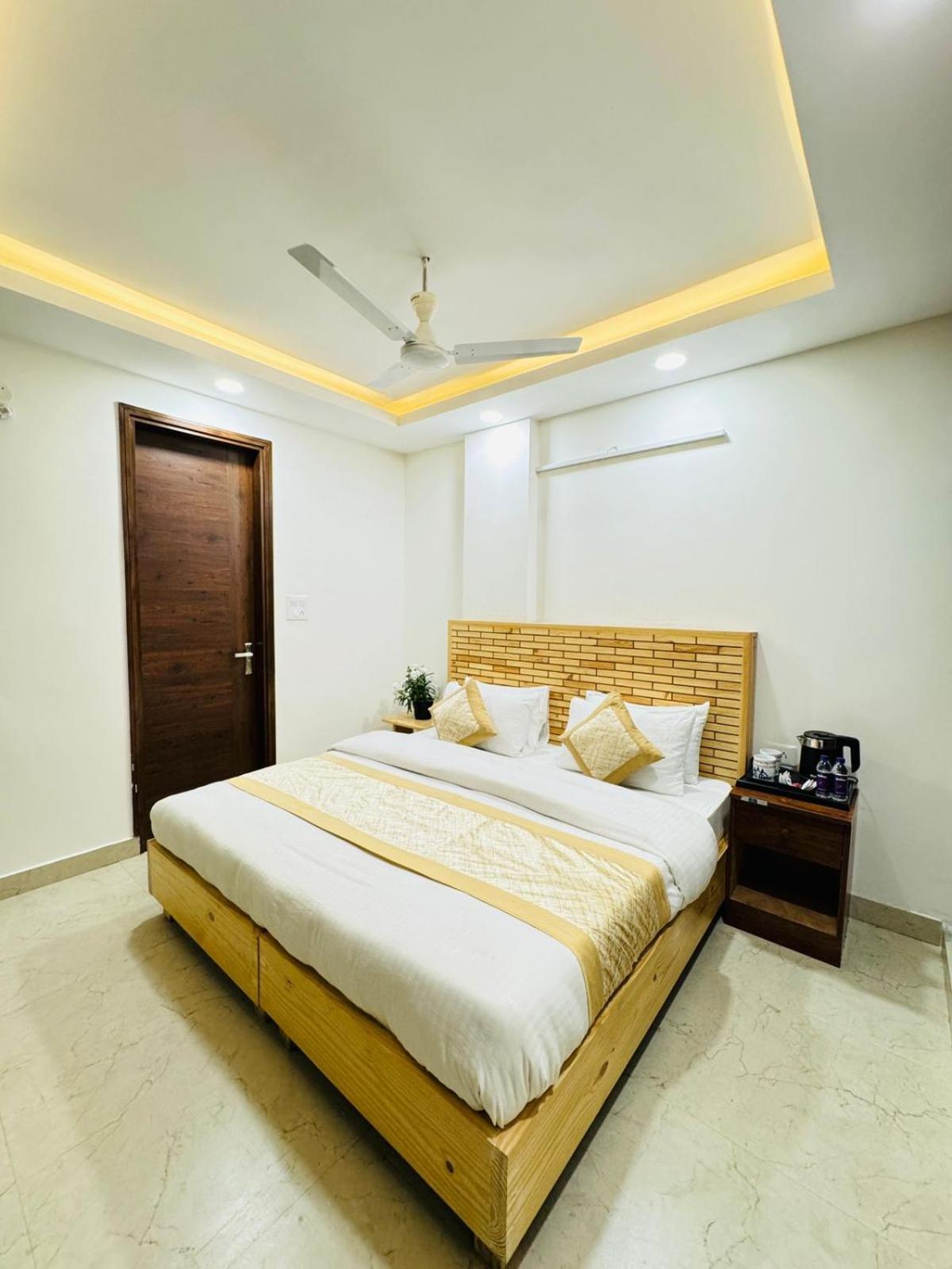 Hotel Ashram View Just 10 Minute Away Form Nizamuddin Railway Station New Delhi Bagian luar foto