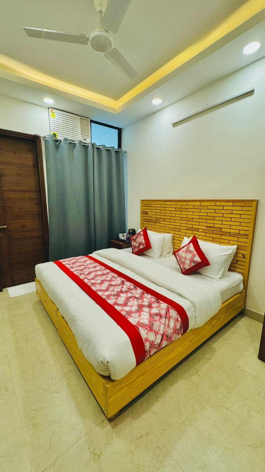 Hotel Ashram View Just 10 Minute Away Form Nizamuddin Railway Station New Delhi Bagian luar foto