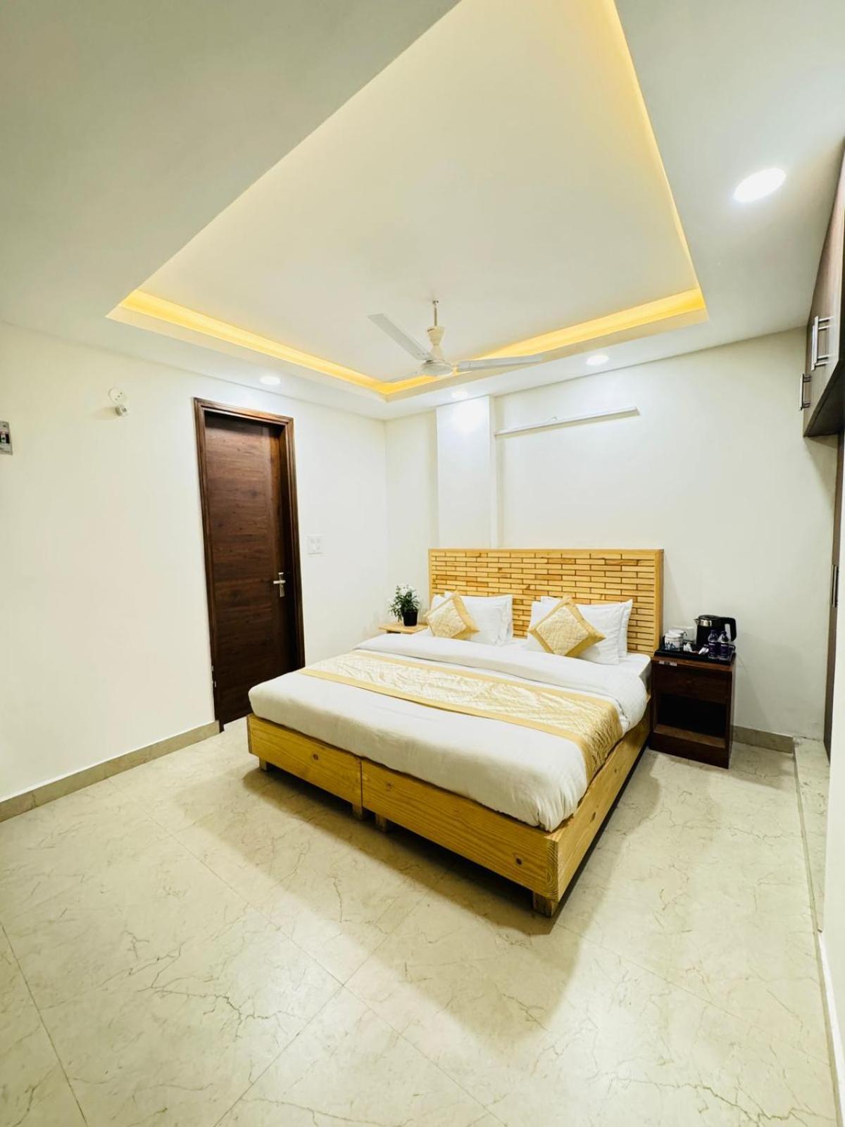 Hotel Ashram View Just 10 Minute Away Form Nizamuddin Railway Station New Delhi Bagian luar foto