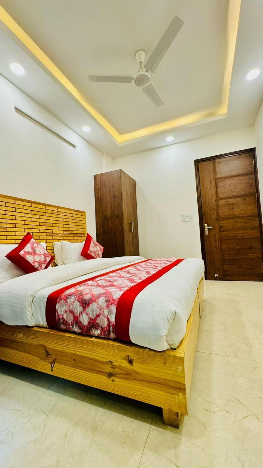 Hotel Ashram View Just 10 Minute Away Form Nizamuddin Railway Station New Delhi Bagian luar foto